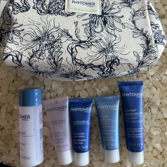 Phytomer "Seaside" Travel Bag and Skin Care Kit - Picture 3 of 4